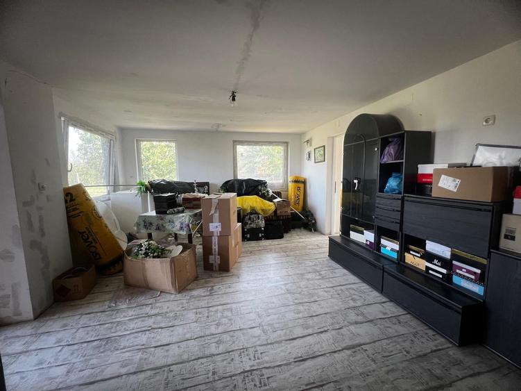 Casă individuală cu 3 camere cu Teren 1493 Mp în Periferie