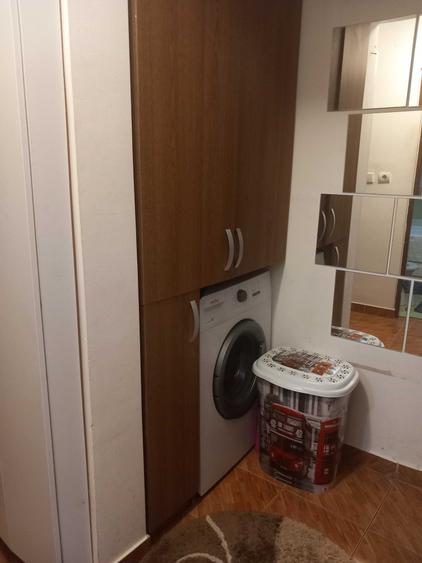 Apartament cu 3 camere semidecomandat în Tronari