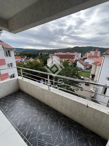 Apartament 3 camere de inchiriat - zona COROANA DE AUR - 13