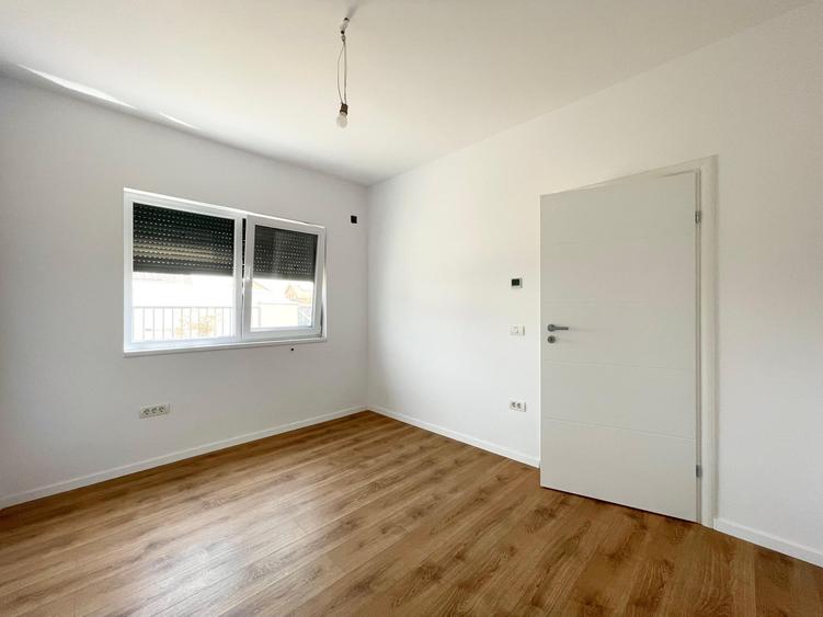 Duplex cu 5 camere cu Canalizare în Moșnița Nouă