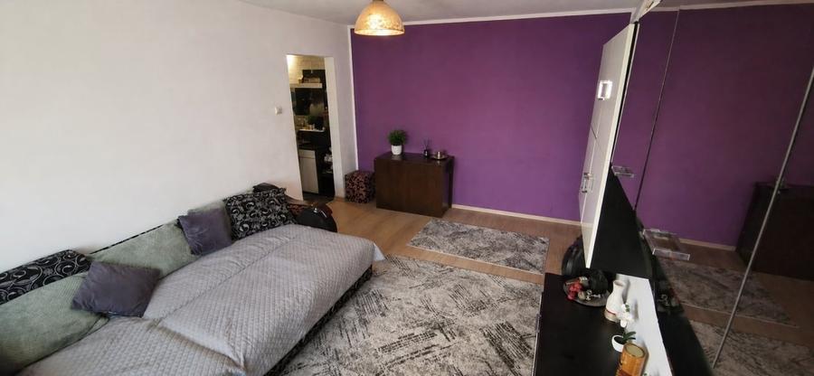 Apartament cu 3 camere semidecomandat, mobilat în Craiovița Nouă