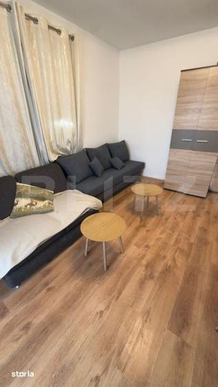 Apartament cu 3 camere semidecomandat în Craiovița Nouă
