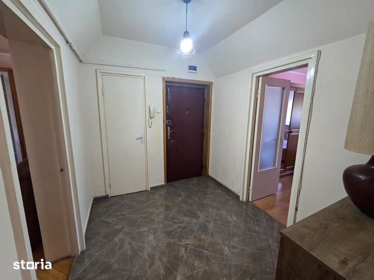 Apartament cu 3 camere decomandat, mobilat în Burdea