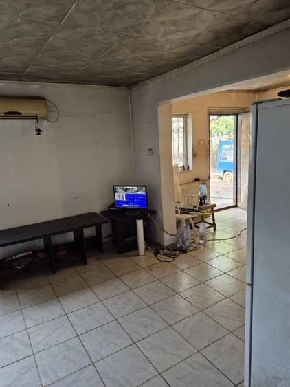 Casă cu 3 camere cu Garaj în Domnești