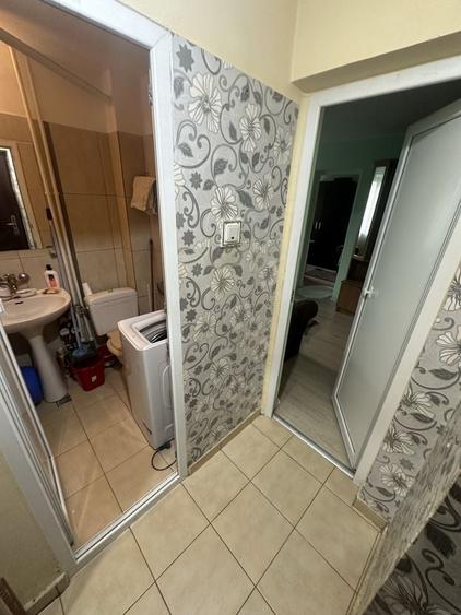 Apartament cu 2 camere semidecomandat în Petrișor