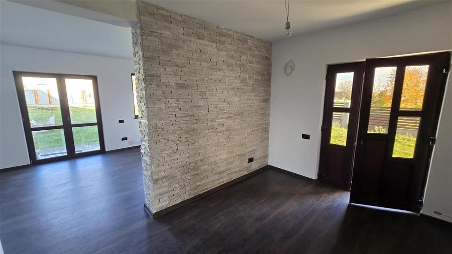 Casă individuală cu 5 camere cu Teren 600 Mp în Mitocu Dragomirnei