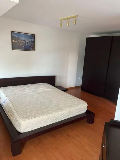 Casă cu 4 camere cu Teren 400 Mp în Giulești