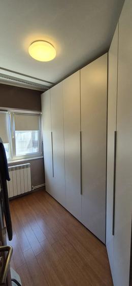 Apartament cu 4 camere decomandat în CET