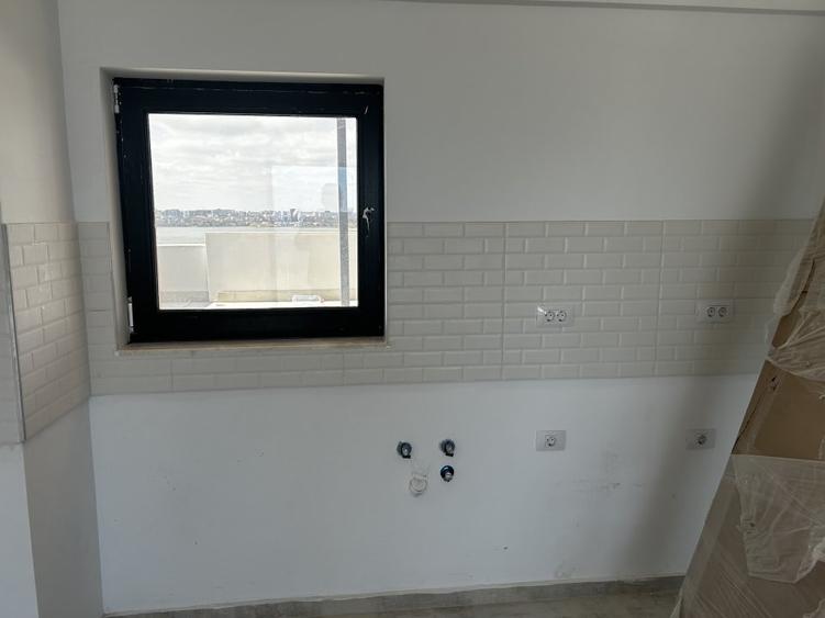 Penthouse cu 3 camere decomandat în Central