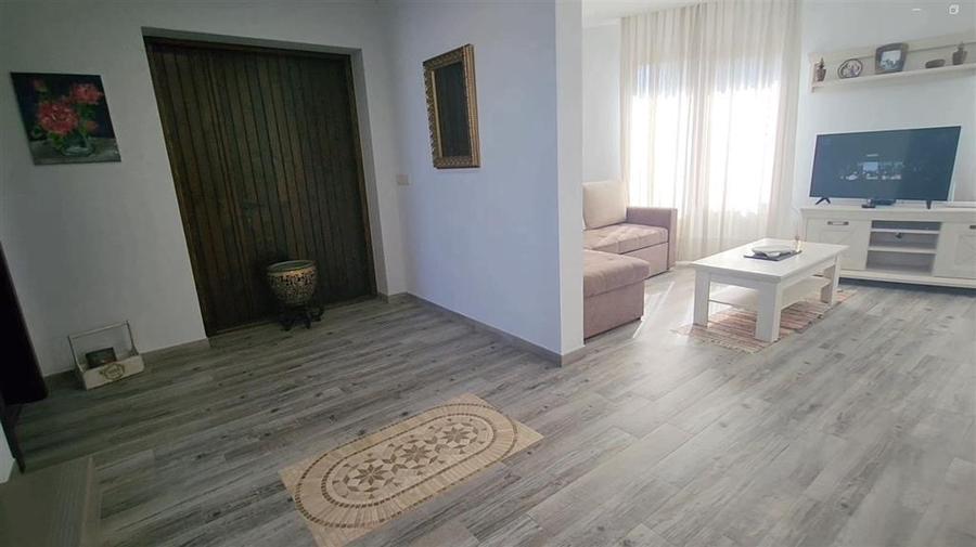 Casă individuală cu 5 camere cu Canalizare în Văratec
