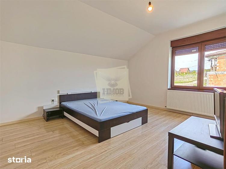 Casă cu 5 camere cu Teren 372 Mp în Roșia