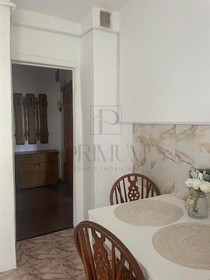 Apartament cu 3 camere decomandat, mobilat în Girocului