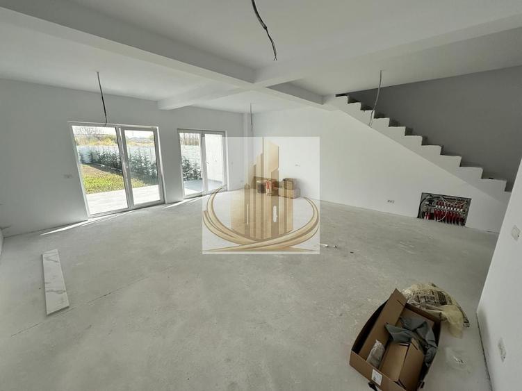Duplex cu 5 camere cu Canalizare în Dumbrăvița