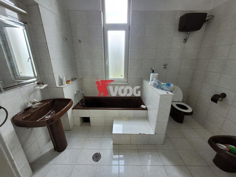 Casă individuală cu 5 camere cu Canalizare în Bălcescu