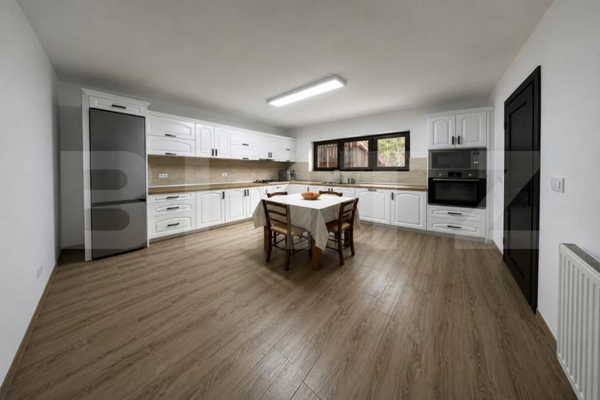 Casă cu 5 camere cu Teren 750 Mp în Tău