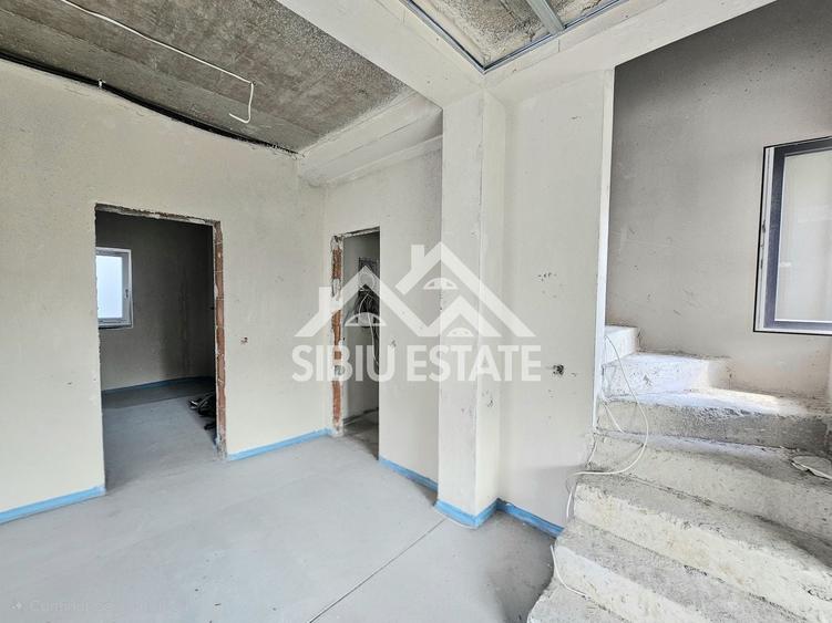 Duplex cu 4 camere cu Canalizare în Șelimbăr