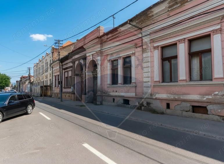Casă cu 6 camere cu Teren 331 Mp în Ultracentral