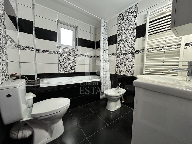 Duplex cu 6 camere cu Canalizare în Central