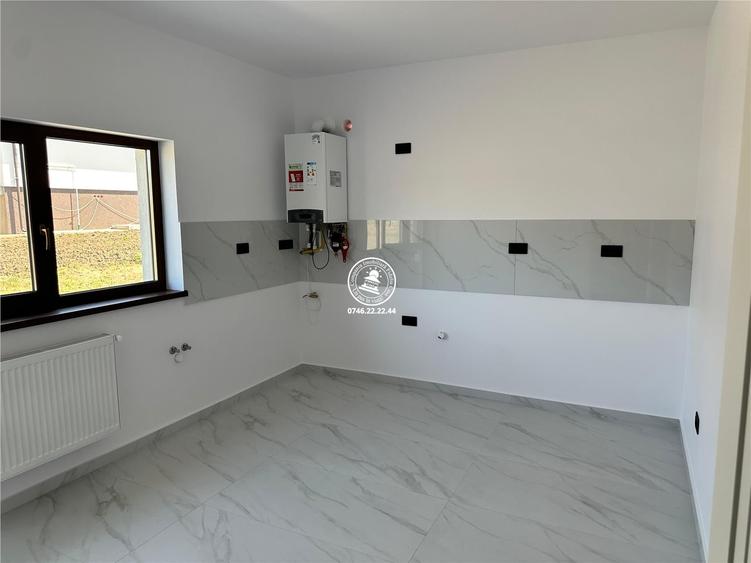 Casă cu 3 camere decomandat cu Teren 487 Mp în Tomești