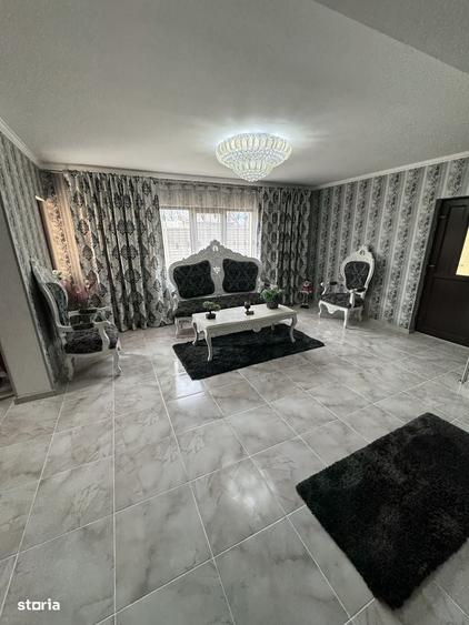 Casă cu 4 camere cu Teren 450 Mp în Vadu Pașii