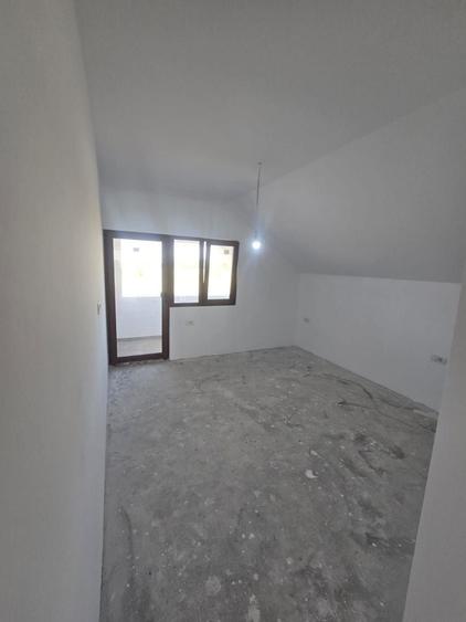 Duplex cu 4 camere cu Canalizare în Plopi