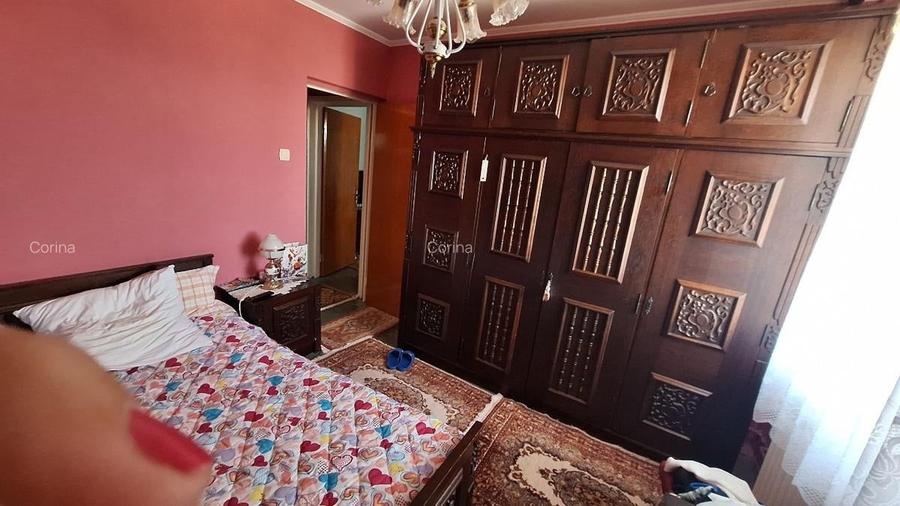 Apartament cu 3 camere semidecomandat în Titan