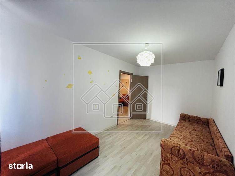 Apartament la cheie, 3 camere, balcon, zona Rahova - 1