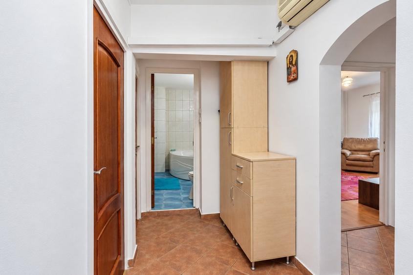 Apartament cu 3 camere decomandat, mobilat în Vitan Mall