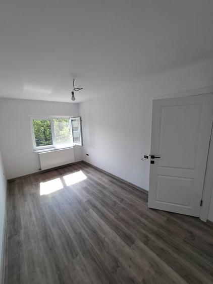 Apartament cu 2 camere decomandat în Noua
