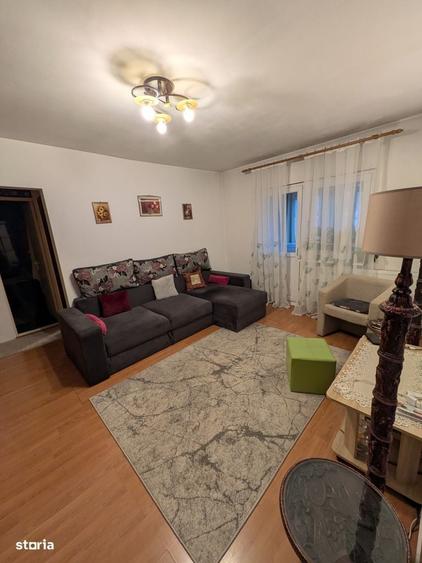 Apartament cu 2 camere semidecomandat în Craiovița Nouă
