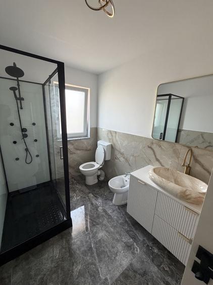 Casă cu 4 camere cu Teren 400 Mp în Central