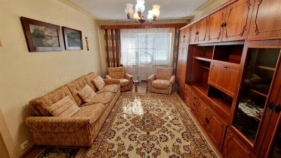 Apartament cu 4 camere decomandat, mobilat în Aradului