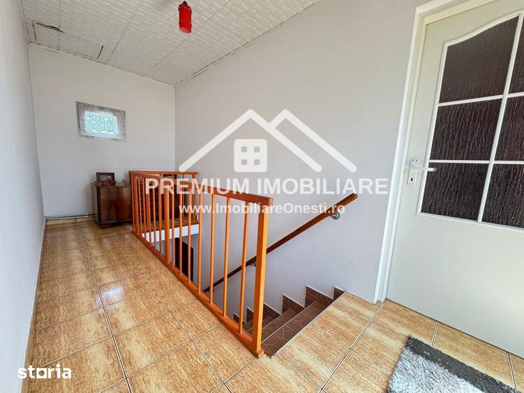 Casă cu Teren 835 Mp în Mănăstirea Cașin