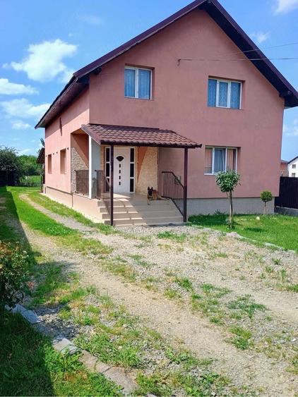 Casă cu Teren 300 Mp în Central