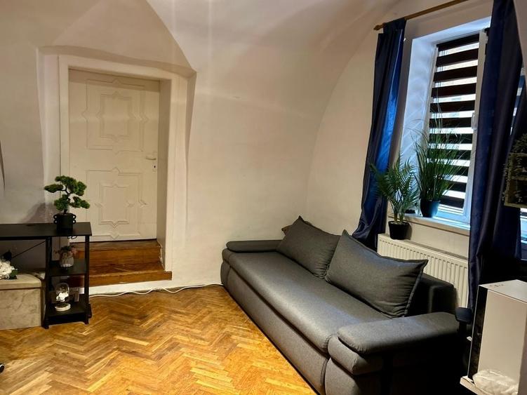 Apartament cu 4 camere nedecomandat în Drumul Carului