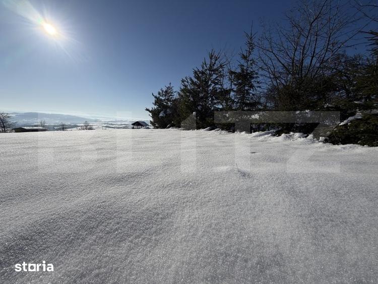 Teren de 1000 mp, în Treznea
