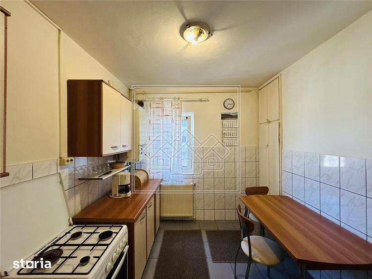 Apartament cu 3 camere decomandat în Terezian