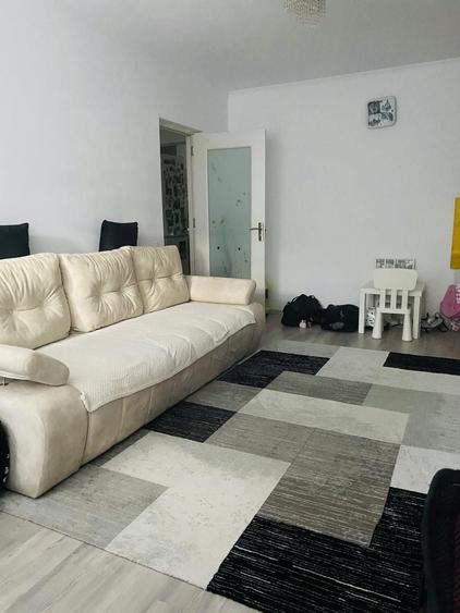 Apartament cu 3 camere decomandat în Libertatea