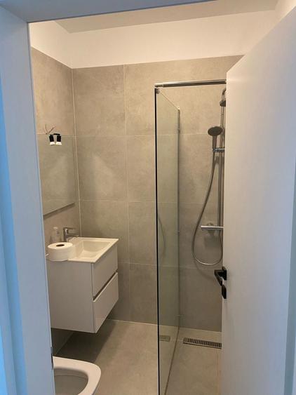 Apartament cu 3 camere decomandat în Tunari