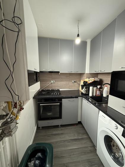 Apartament cu 3 camere semidecomandat, mobilat în P-ța Doina