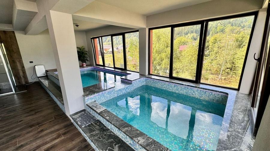 Casă individuală cu 12 camere cu Canalizare în Central