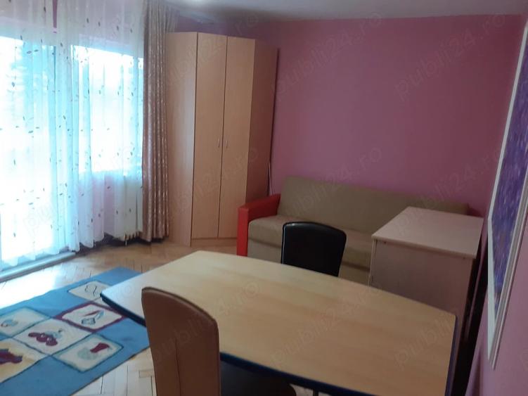 Apartament cu 3 camere decomandat în Zorilor
