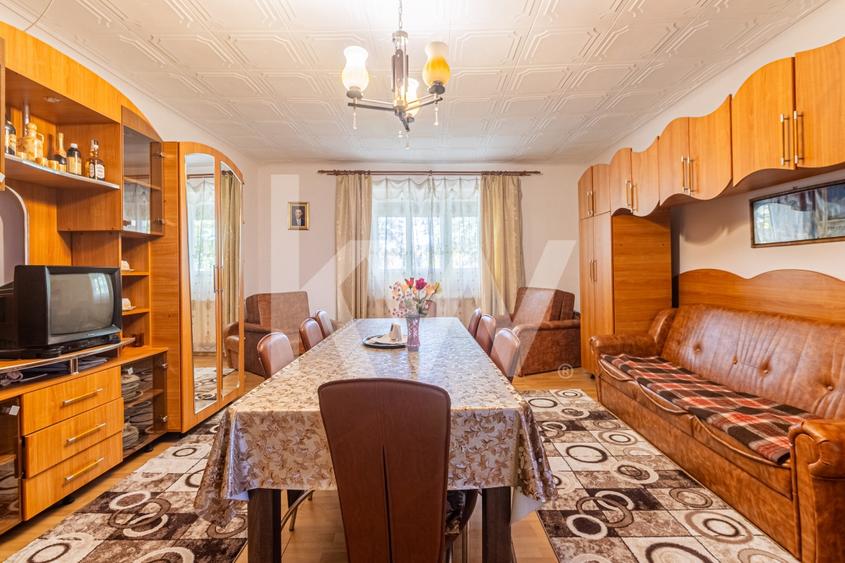 Casă individuală cu 6 camere cu Garaj în Șinca Veche