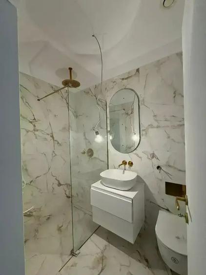 Apartament cu 3 camere semidecomandat în Unirii