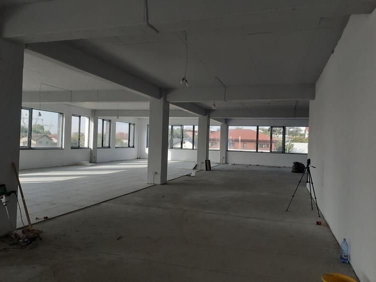 Spațiu comercial, de 1,557 mp, în Cățelu