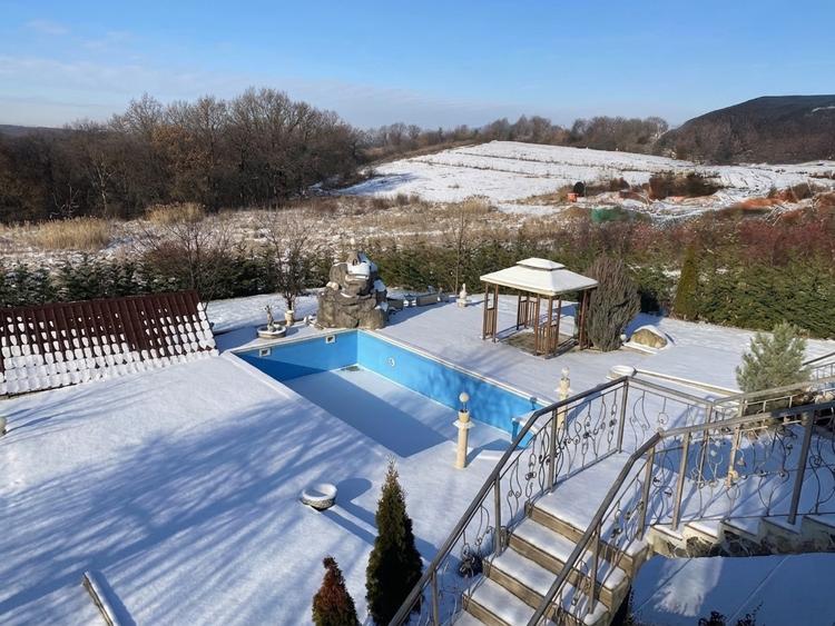 Casă individuală cu 6 camere cu Piscina în Făget