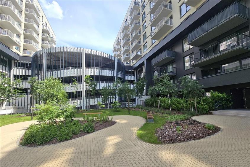 Penthouse cu 3 camere decomandat, mobilat în Semicentral