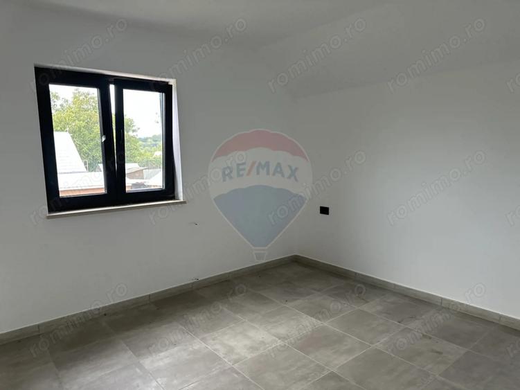 Casă cu 5 camere cu Teren 1200 Mp în Rediu