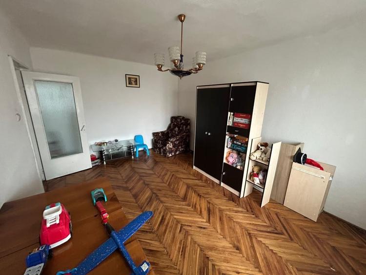 Apartament cu 4 camere decomandat, mobilat în Cetate
