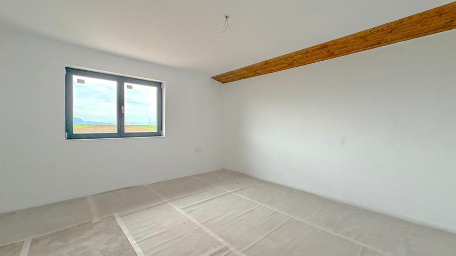 Casă individuală cu 4 camere cu Teren 900 Mp în Tărlungeni